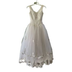 Mary’s Bridal ball gown size 8 beaded bodice EUC tulle skirt